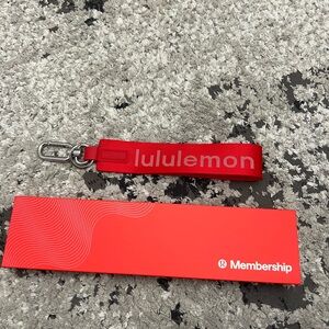 New In Box Exclusive Membership Pinnacle Never Lost Red Keychain